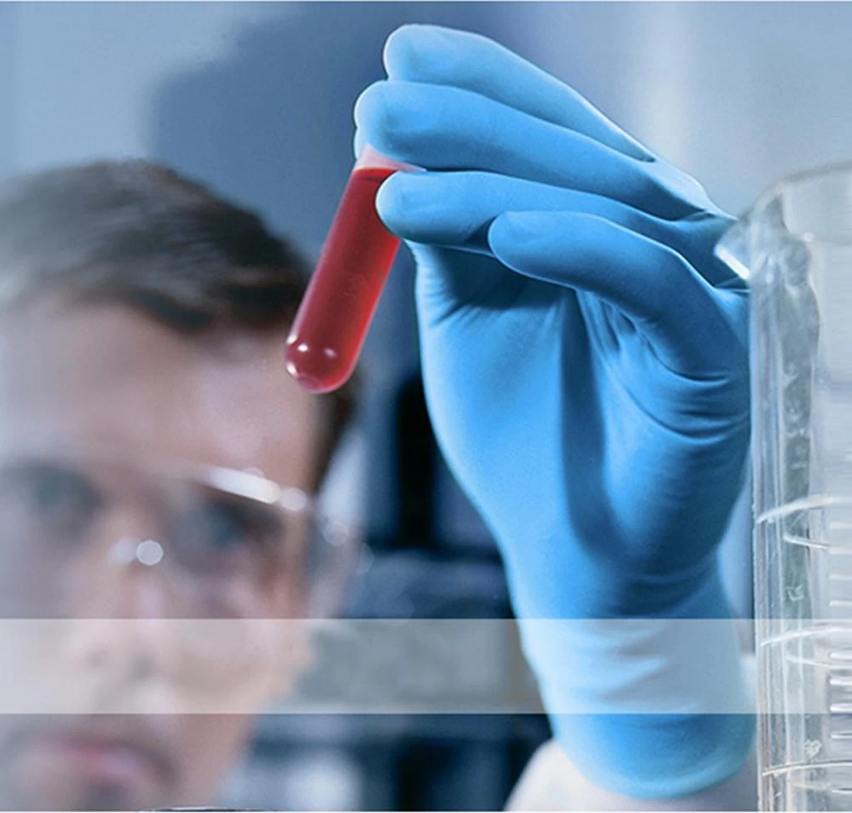 Intco Nitril Handschoenen - 100 Stuks Nitrile Wegwerp Handschoenen - Poedervrij, Latexvrij - Onderzoekshandschoenen - Maat: S - Blauw 6 Intco Nitril Handschoenen - 100 Stuks Nitrile Wegwerp Handschoenen - Poedervrij, Latexvrij - Onderzoekshandschoenen - Maat: S - Blauw - Afbeelding 4