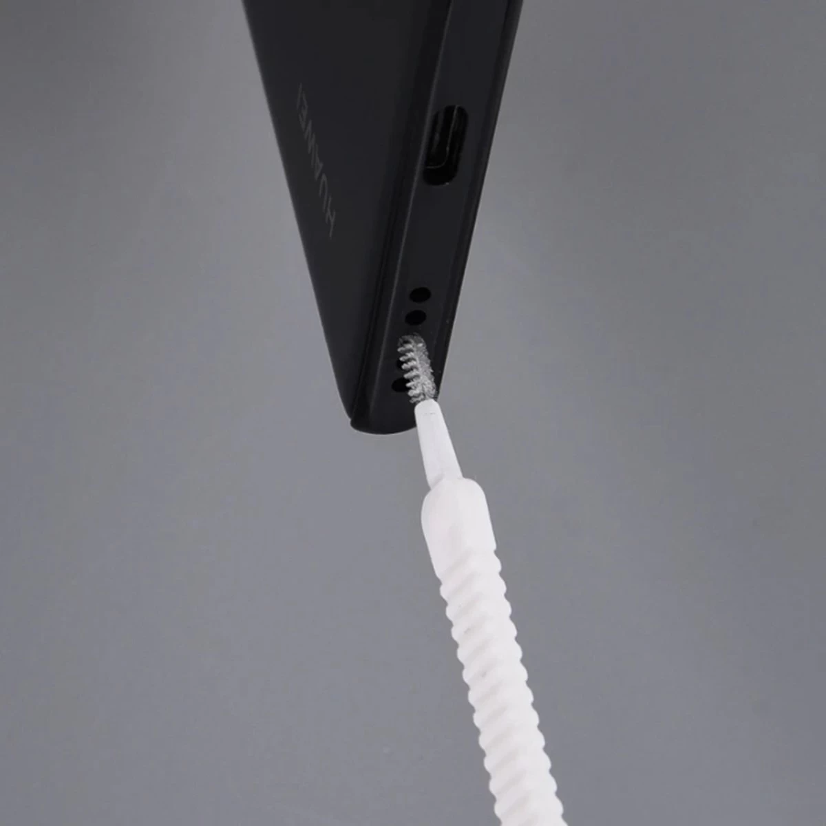 Merkloos Complete Schoonmaak Set Laadpoort Stofverwijderaar Geschikt Voor Apple Iphone Pro En Airpods - Dust Cover Cleaning Kit – Oplaadpoort Schoonmaken – Stofkapje Anti Stof Plug Schoonmaakset Tips 6 Merkloos Complete Schoonmaak Set Laadpoort Stofverwijderaar Geschikt Voor Apple Iphone Pro En Airpods - Dust Cover Cleaning Kit – Oplaadpoort Schoonmaken – Stofkapje Anti Stof Plug Schoonmaakset Tips - Afbeelding 4