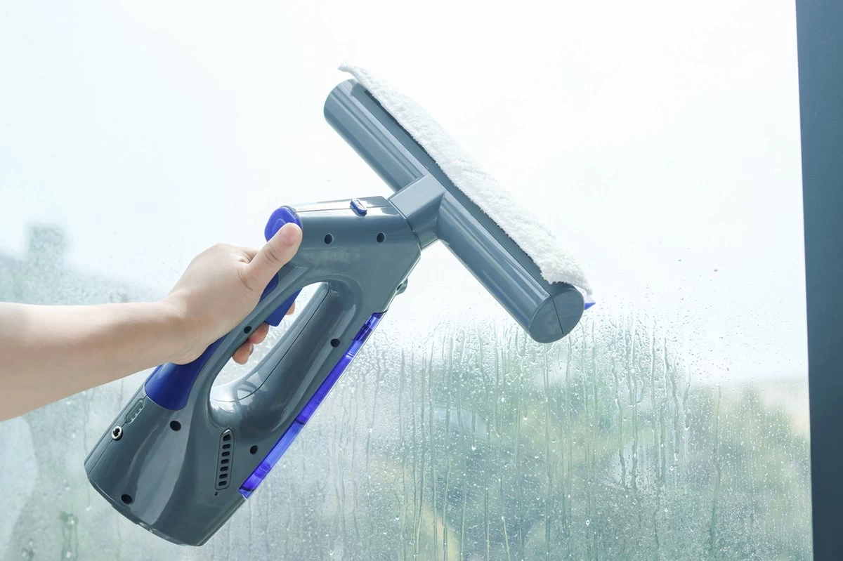 Swiss Pro+ Ruitenreiniger 3 In 1 WV 2 Blue Edition Window Vac - Ca. 120 M² - Waterzuiger - Incl. Smalle Zuigmond - Oplaadbaar - Raamwisser - Streeploos - Clicksystem - 2 Microvezeldoekjes - Met Sprayfunctie - Low Noise - Hepafilter 5 Swiss Pro+ Ruitenreiniger 3 In 1 WV 2 Blue Edition Window Vac - Ca. 120 M² - Waterzuiger - Incl. Smalle Zuigmond - Oplaadbaar - Raamwisser - Streeploos - Clicksystem - 2 Microvezeldoekjes - Met Sprayfunctie - Low Noise - Hepafilter - Afbeelding 3