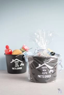 ByMi| Poetsemmer Happy New Home | Cadeautje Huis |Housewarming |Nieuwe Woning | Gepersonaliseerd -Schoonmaakproducten Winkel 801x1200